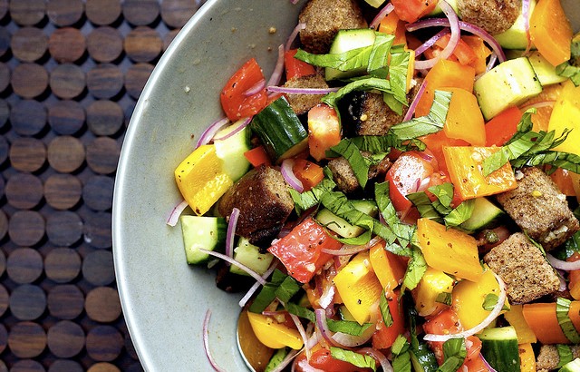 Gouteuse et savoureuse la panzanella